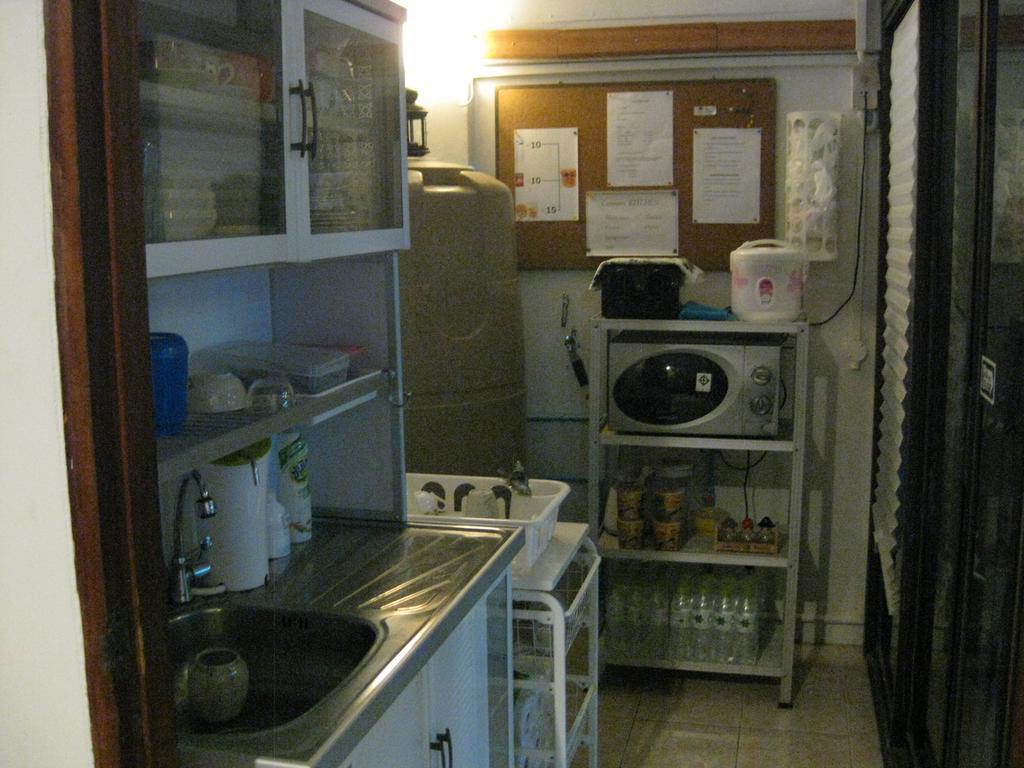 Rest 3 Hostel Bangkok Kültér fotó
