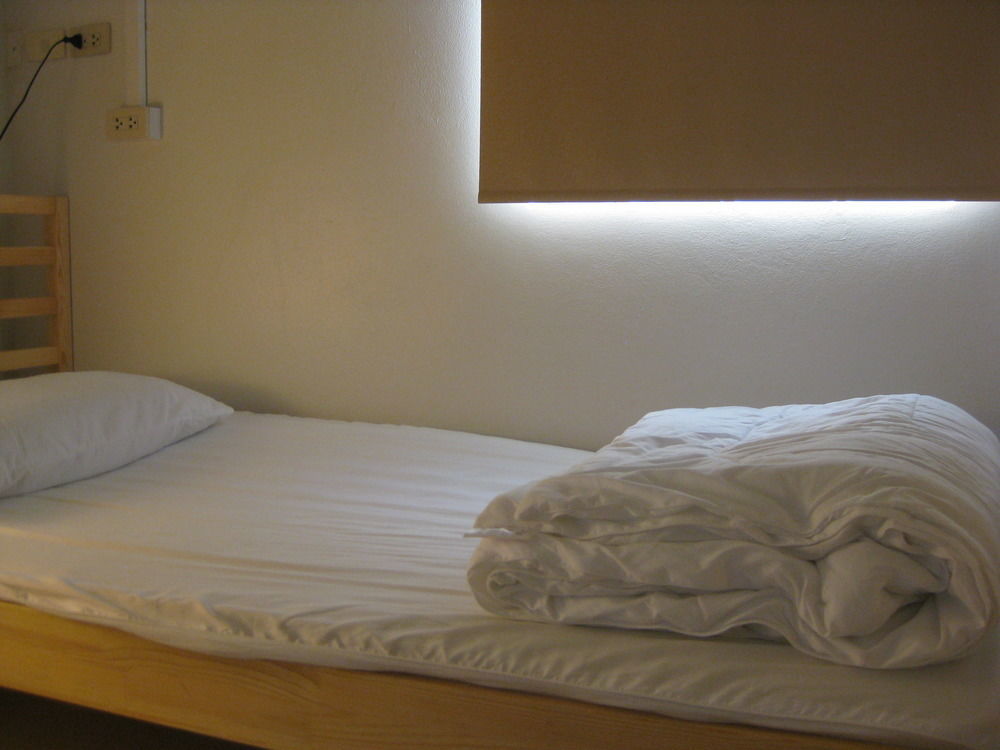 Rest 3 Hostel Bangkok Kültér fotó